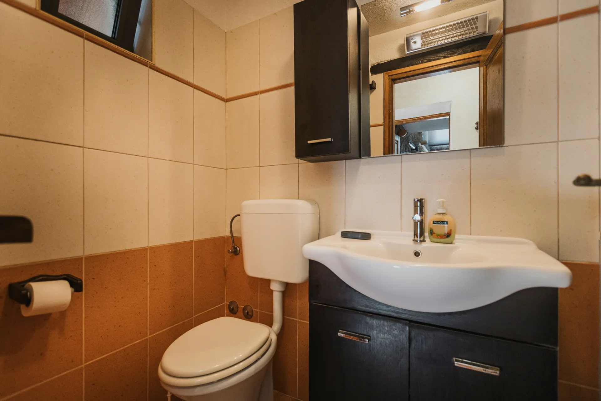 Ground-floor bathroom